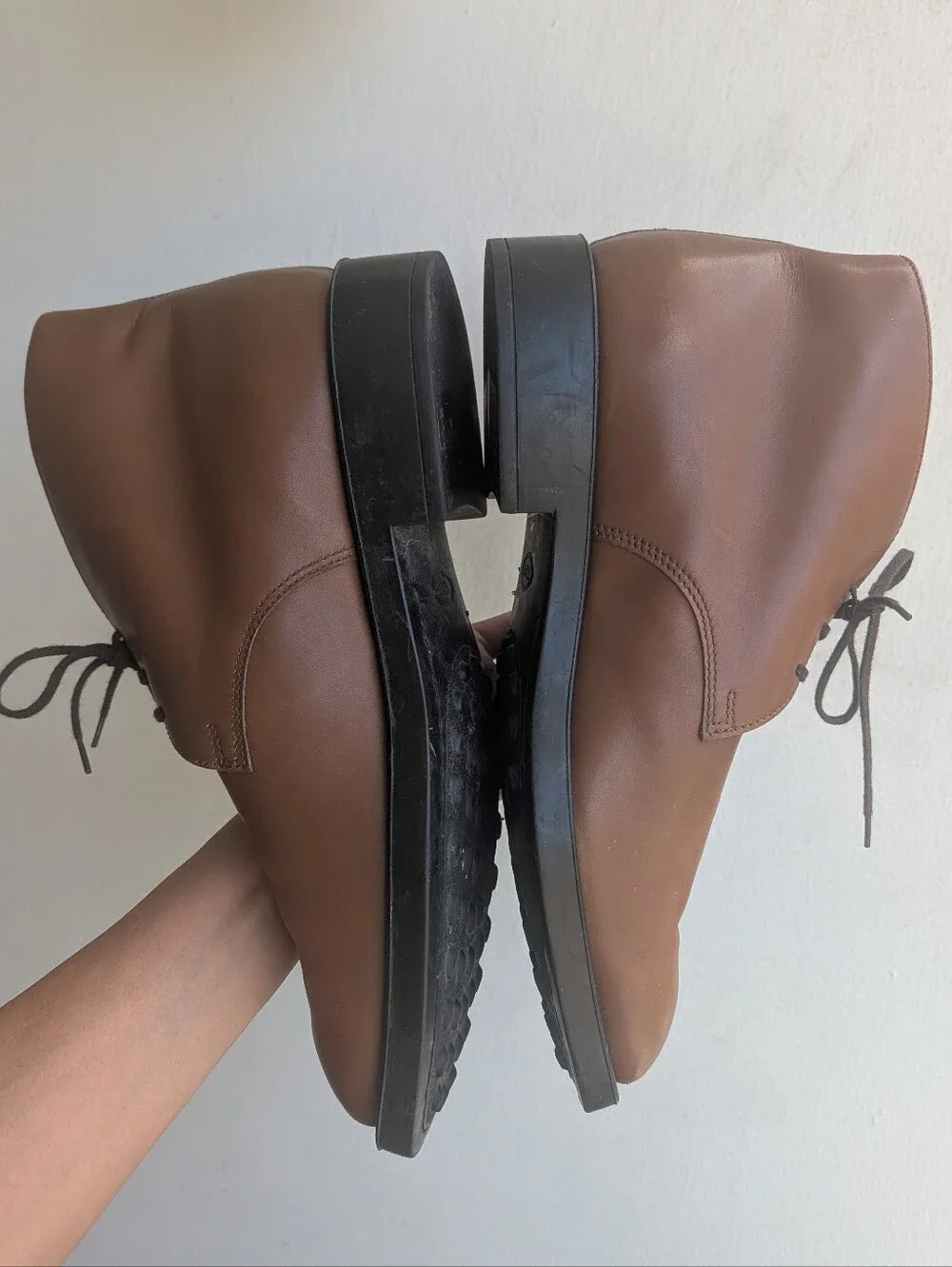 Tod's brown leather chukka ankle boots embossed logo Size 9.5